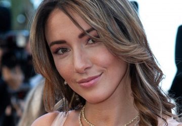 Delphine Wespiser sublime en maillot, elle s'offre un moment de détente au spa