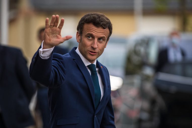 Emmanuel Macron évoque les Jeux Olympiques sur Instagram : son bronzage fait sensation