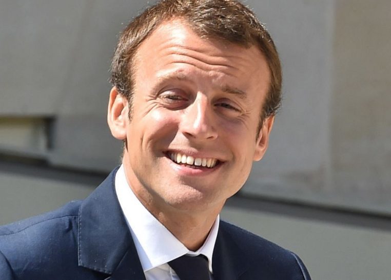 Emmanuel Macron auteur d'un livre "cochon" pendant sa jeunesse ? Des infos refont surfaces ! 
