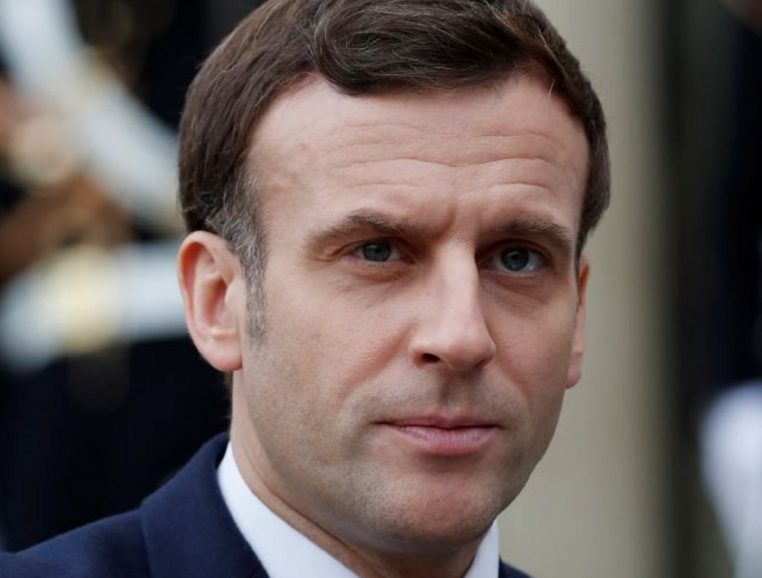 Emmanuel Macron dépressif ? Il a été aperçu vaguant dans les rues de Paris, la nuit...