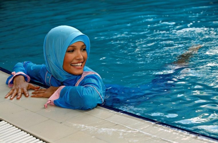 Grenoble accepte désormais le burkini dans ses piscines, au grand dam de certains !