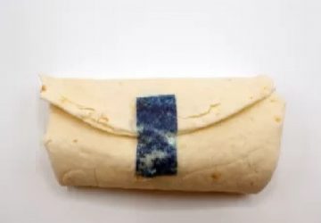Vidéo : Ce ruban adhésif insolite permet de manger un wraps sans en mettre partout !