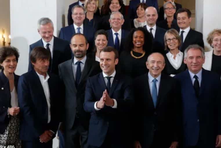 emmanuel macron demissionner ministres demission forcée