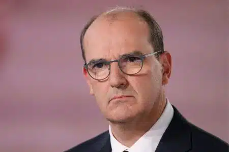 jean castex demission privileges avantages