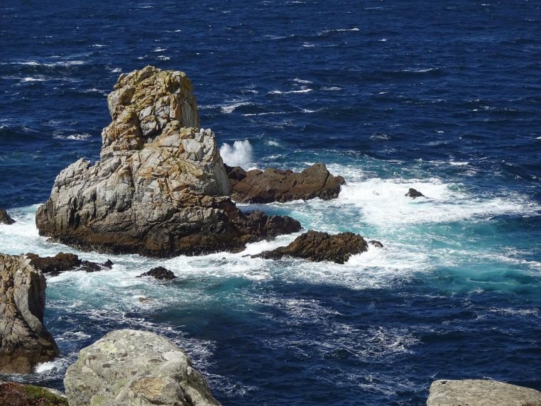 Trois membres d'une même famille meurent emportés par une vague dans le Finistère
