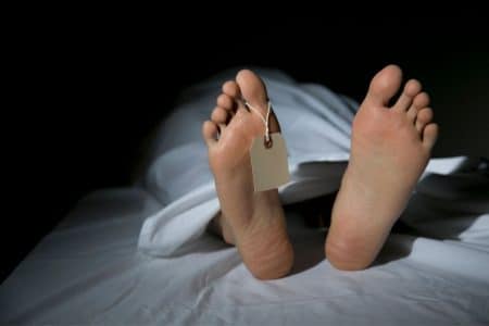 morgue homme mort vivant avant incineration