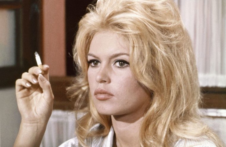 Découvrez la ressemblance frappante entre Brigitte Bardot et celle qui va incarner son rôle à l'écran. 