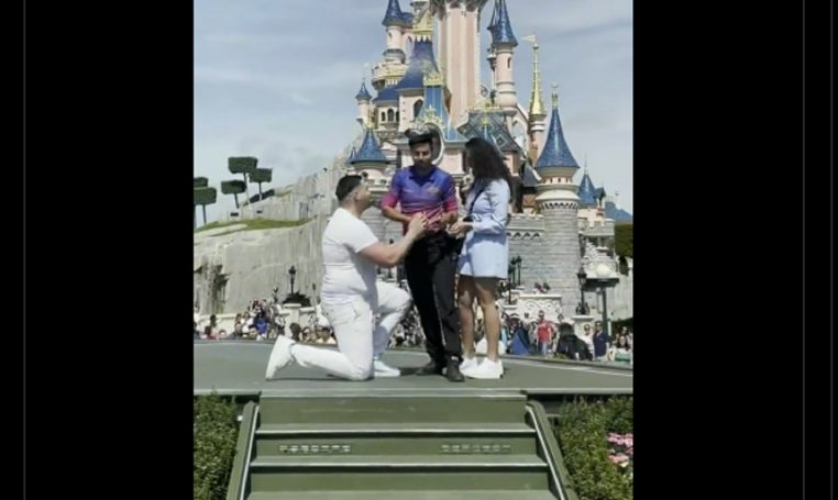Disneyland Paris au cœur d'un Bad buzz après qu'un employé est interrompu de manière brutale une demande en mariage !