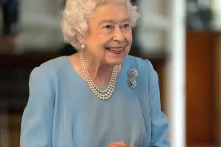 dimbourg elizabeth II canne après jubilé