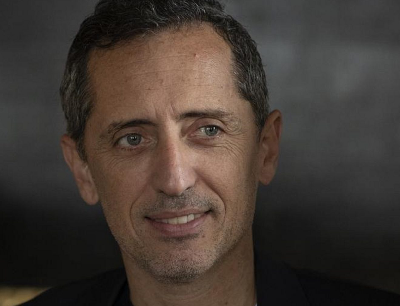 « Si vous ne le saviez pas… » Gad Elmaleh fait un coming out complètement inattendu !