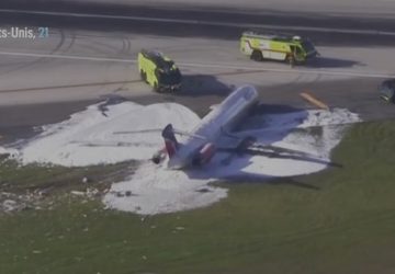 Miami : les images impressionnantes d'un avion en feu suite à un problème d'atterrissage