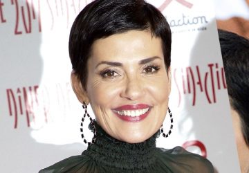 Cristina Cordula dans une robe jaune