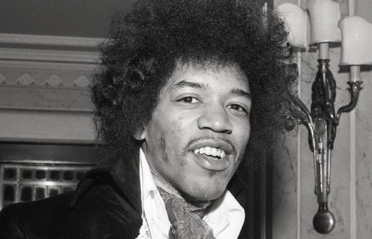 Un moulage du pénis en érection de Jimi Hendrix exposé dans un musée !