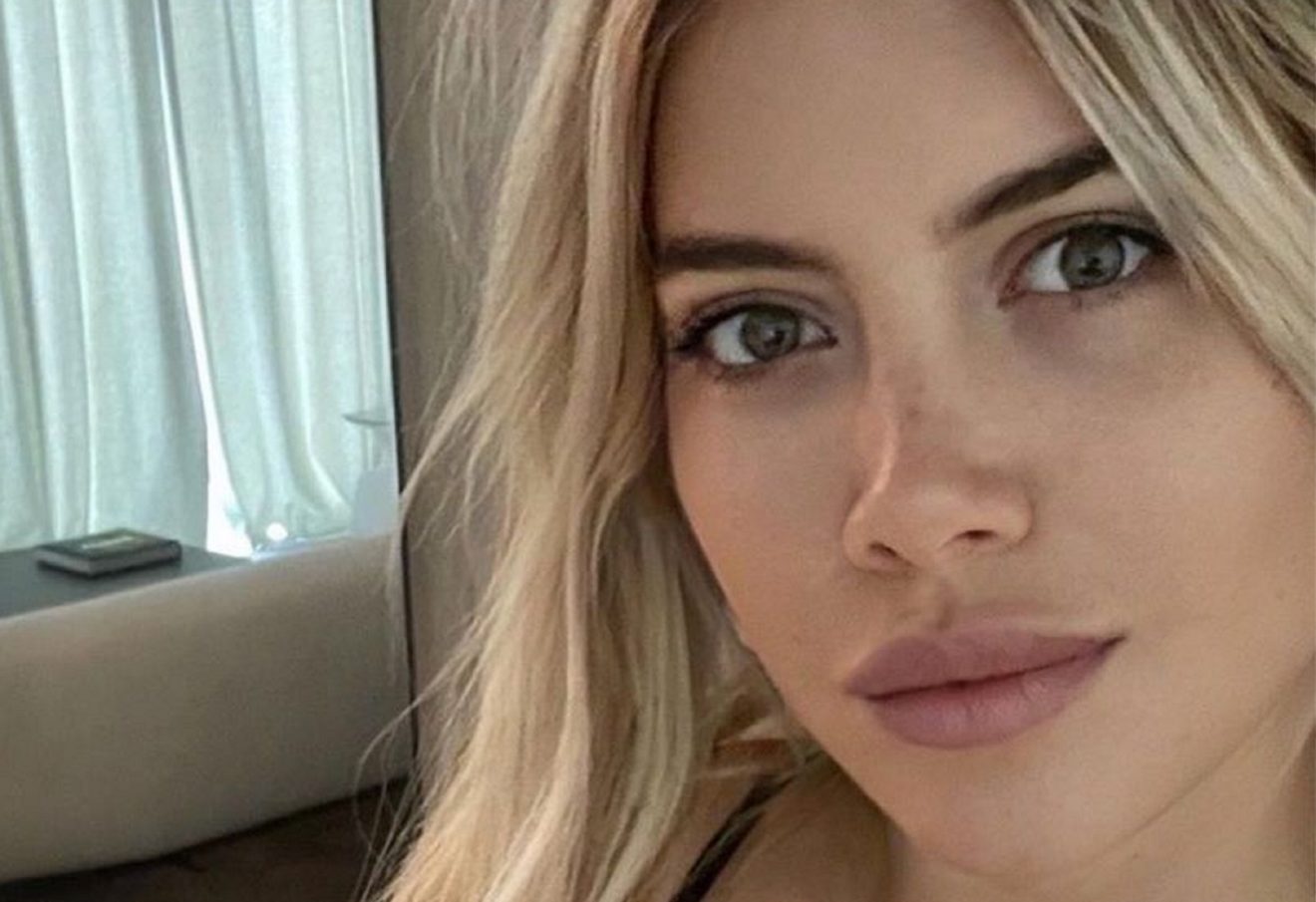 Wanda Nara sizzles in poolside shoot while showing off bum in bikini as Mauro Ic