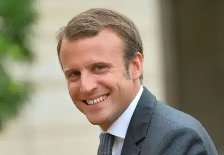 emmanuel macron cheque