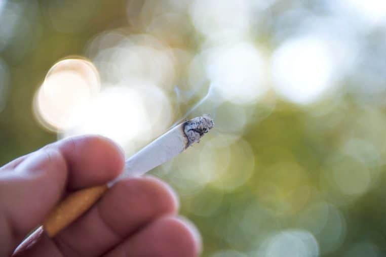 ex militaire demande cigarette tire homme fusillade