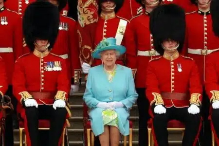 garde elizabeth II malaise direct video