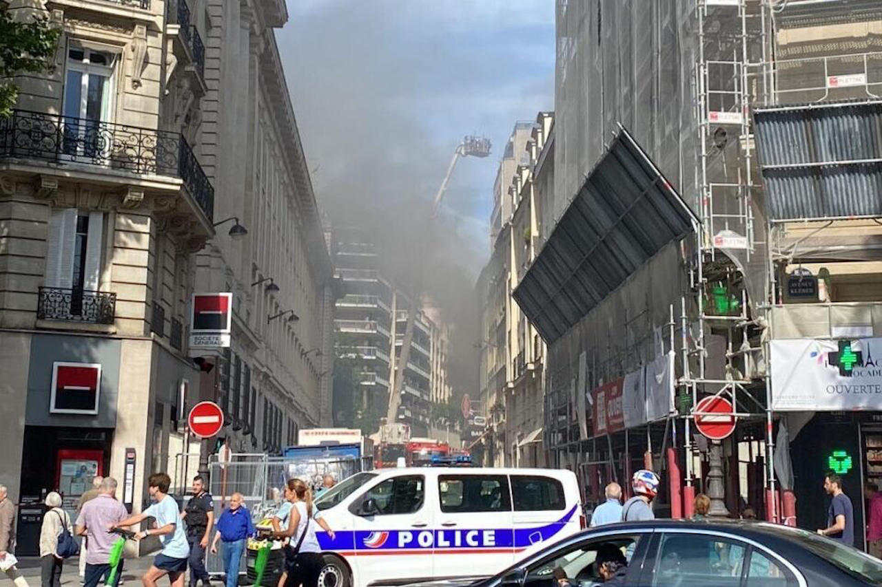 Violent incendie dans un immeuble parisien au moins 3 blessés graves