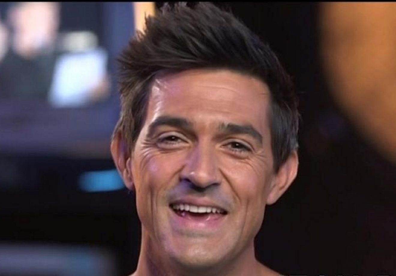 "Une petite gâterie dans les toilettes" JeanPascal fait des