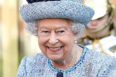 nouvelle coiffure reine elisabeth II