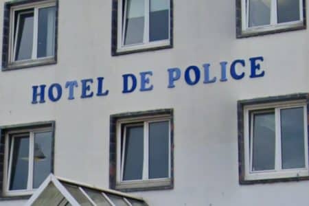 policiere se tire une balle dans commisariat dunkerque