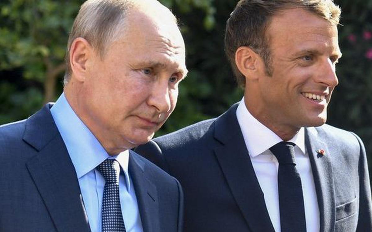 « Ecoute-moi bien » : le ton monte entre Emmanuel Macron et Vladimir Poutine
