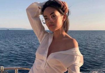 Agathe Auproux sort le maxi décolleté et ça fait son effet !