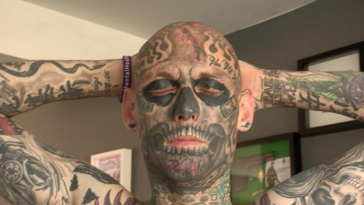 L'homme le plus tatoué au monde dévoile à quoi il ressemblait avant ses