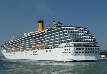 Depuis plus de vingt ans, cet américain vit une vie tranquille et luxueuse sur un bateau