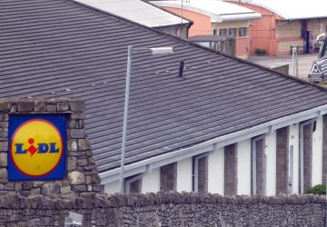 Lidl une femme sous le choc après avoir découvert que les cornichons qu'elle mangeait étaient infestés d'asticots