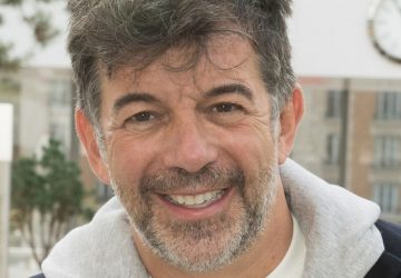 Stéphane Plaza, connu pour sa maladresse légendaire, se confie sur sa bourde envers le Prince Albert