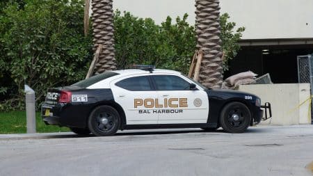 Une adolescente arrêtée après avoir etouffé sa petite sœur de 3 ans avec un oreiller