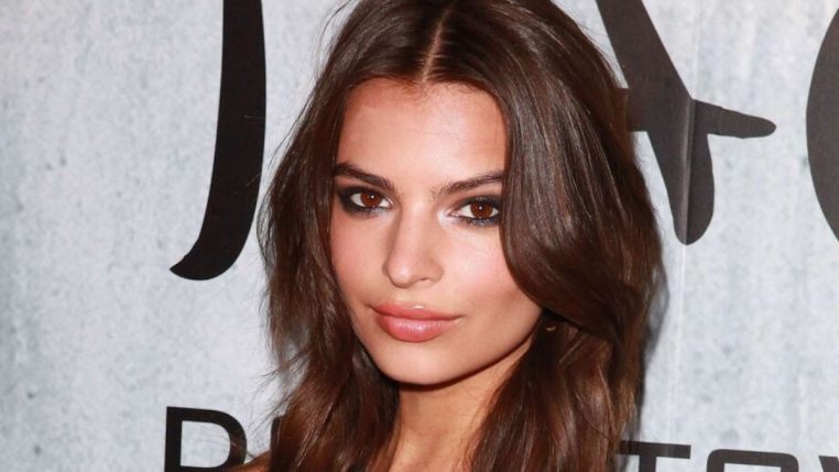 emily-ratajkowski-nue-avec-son-chien-internautes-interloques