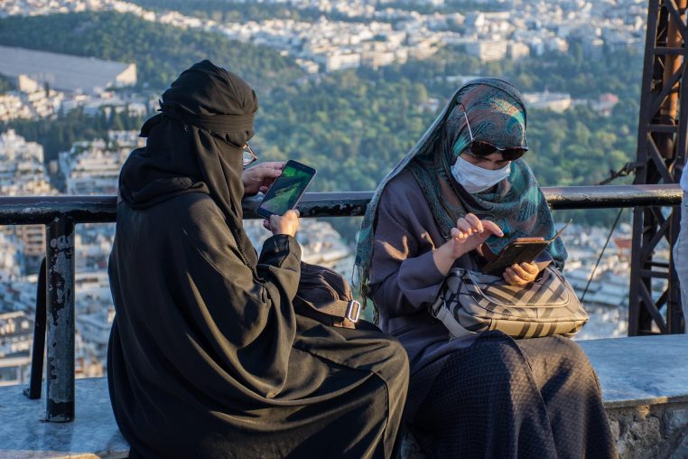 « environ 40% des personnes interrogées estiment que l'Islam est une menace contre l'identité Française »