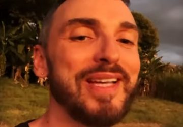 Christophe Willem : même en vacances au Brésil, le chanteur ne peut s'empêcher de penser à Slimane