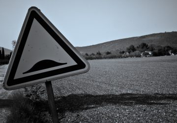 Non, votre Clio ne passera pas. Découvrez en vidéo le plus haut dos d'âne de France