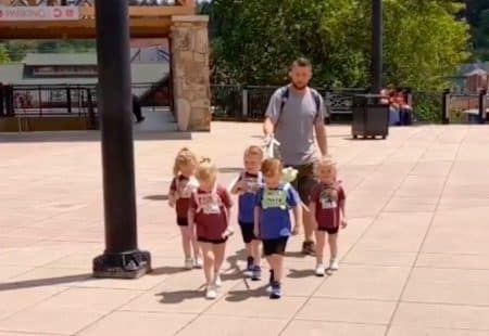 Pere promene enfants