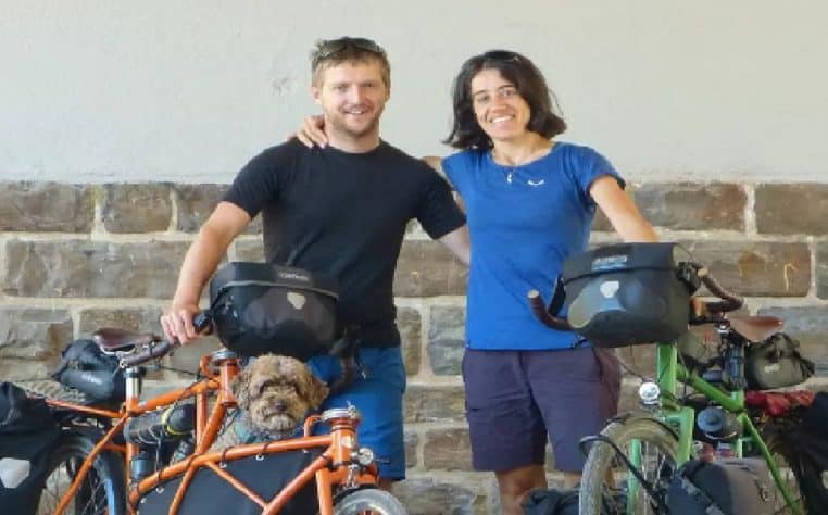 Un couple parcourt 7 300 km à vélo et dessine un vélo sur la carte d'Europe