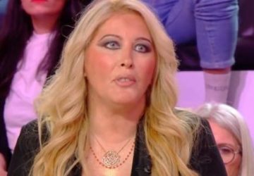 "Va bosser ça te changera" : Loana dézinguée sur sa nouvelle photo