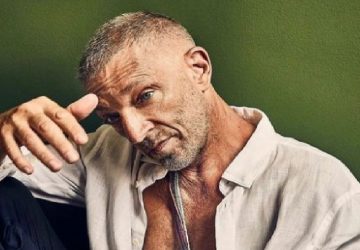 Vincent Cassel chauve et en train de fumer : la vidéo qui surprend