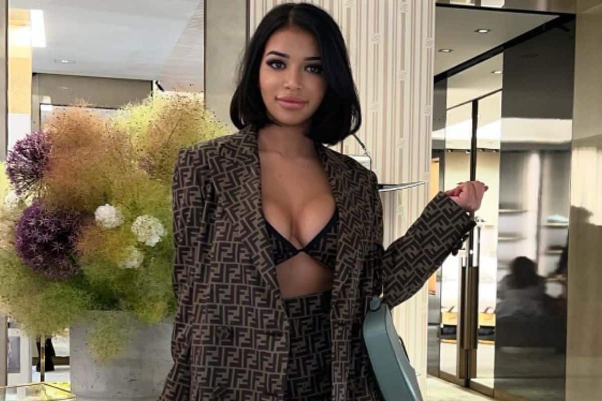 Ruby nikara gros seins