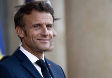 emmanuel macron bordel vacances