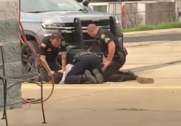 etats-unis policiers homme coups