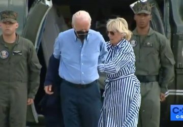 joe-biden-au-plus-mal-arrive-pas-a-mettre-sa-veste-video
