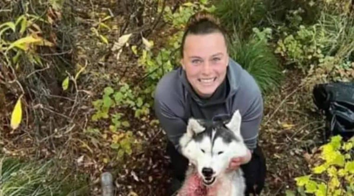 Indignation alors qu'une chasseuse du Montana pose avec un chien qu'elle a tué après l'avoir confondu avec un loup