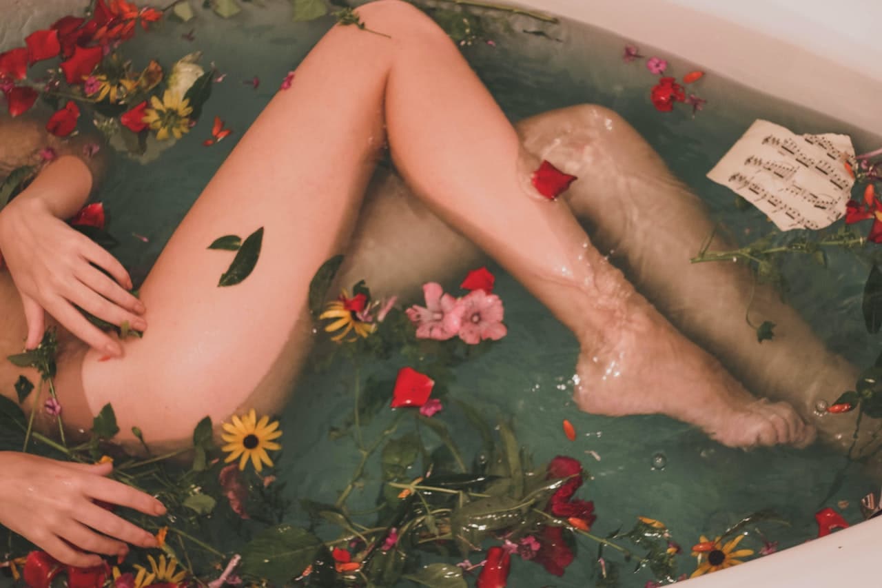Sexo : voici comment bien faire l’amour dans la baignoire ou sous la douche