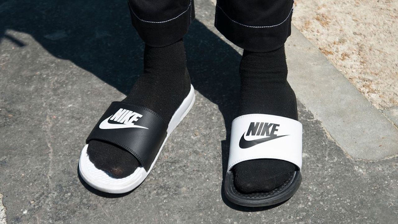 claquettes chaussettes
