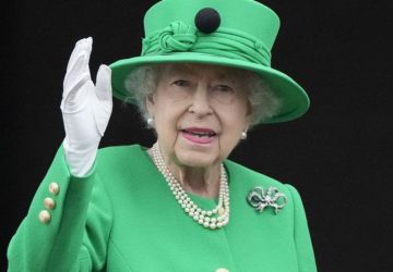 reine elizabeth ii tatouage (2)
