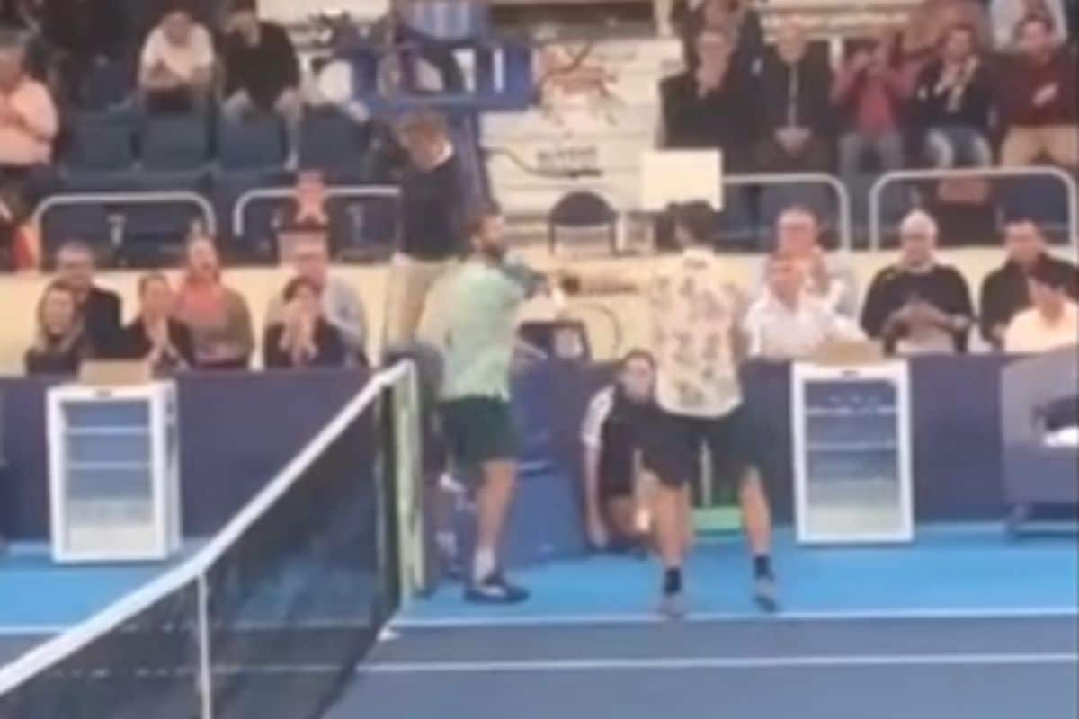 Scène incroyable : deux joueurs professionnels de tennis commencent à se battre… sous les yeux de l’arbitre ! (vidéo)