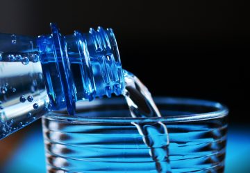 Géant et Intermarché vers une pénurie de bouteilles d'eau Evian